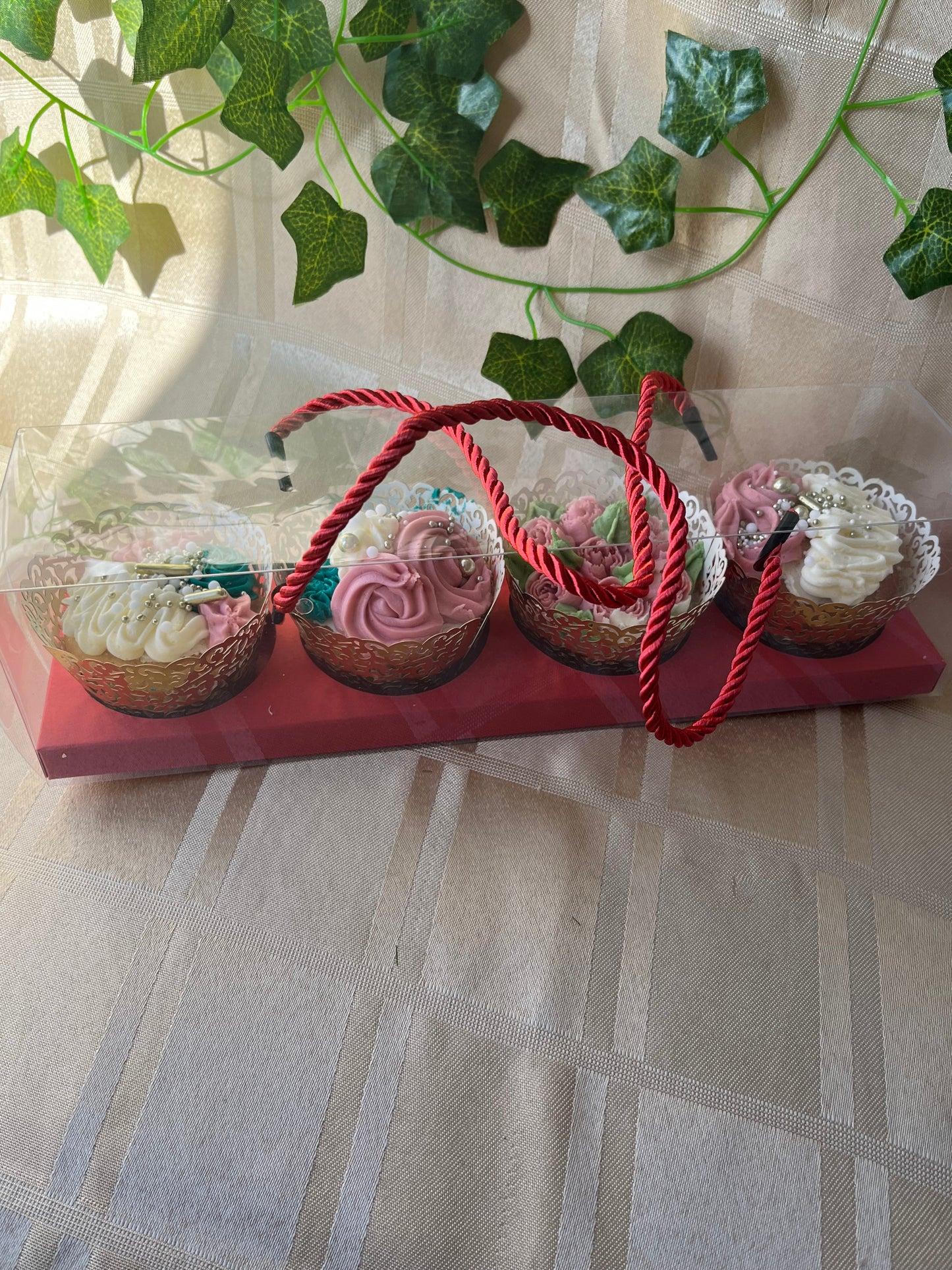 Luxury Cupcake Box 4 Hold-Red