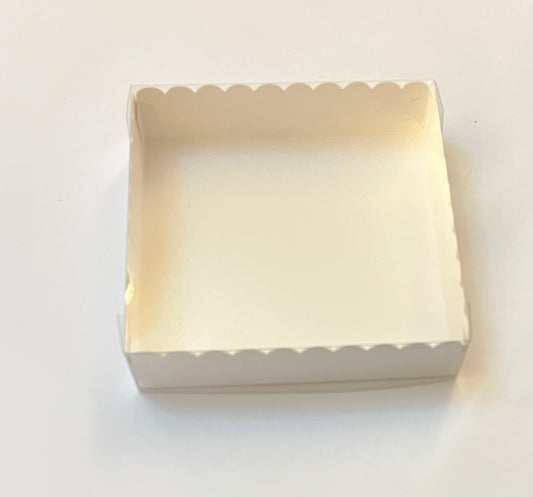 Clear Lid Box White  With Scalloped Edge - 15*15*3.5cm